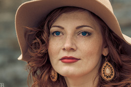 Das Mädchen mit dem Hut / ***