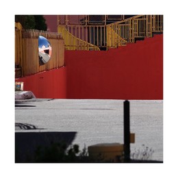  / ***
