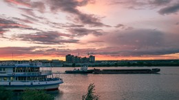 Oh, schöne Sonnenuntergänge über den Fluss ... / ***