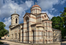 Kirche St. Johannes der Täufer. / ***