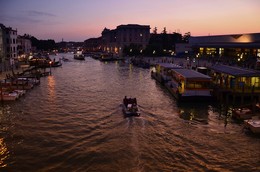 Gehen Sie am Abend des Venice / ***