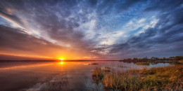 Herbst-Sonnenuntergang / ***