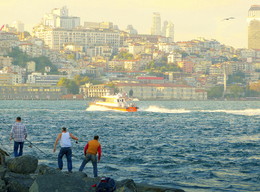 Istanbul. Angeln auf den Bosporus. / ***