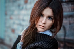  / ***
