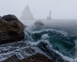 ~~~ ~~~ Reynisdrangar / ***