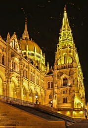 Abend Spaziergang durch die ungarische Parlament / ***