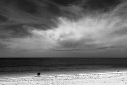 Landschaft mit einem Stuhl / ***