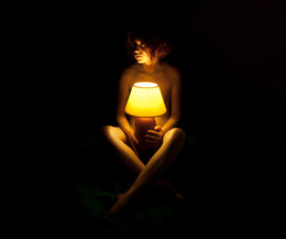 Alleine in der Dunkelheit / ***