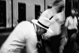 Hauptsache Hut / a hat and a cigarette