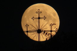 Full Moon / ***