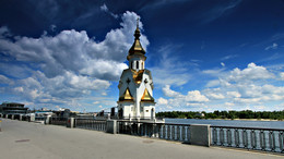 Kirche auf dem Wasser / ***