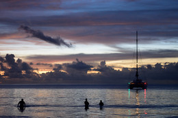 Abendstimmung / Kurz nach Sonnenuntergang in der Bucht Anse Beau Vallon, Mahé, Seychellen