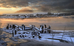 Der Fluss friert / ***