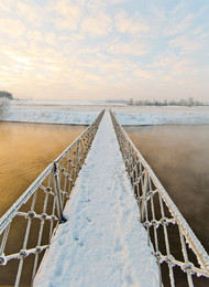 Sie können nicht brennen, eine Brücke aus Eis. / ***