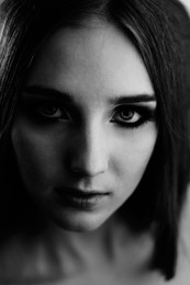  / ***