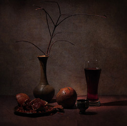 Mit Granatapfel / ***