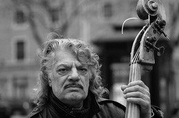 The street musician. / ***