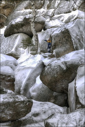 Zwischen den Felsen / ***