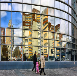 Urban Reflexion / ***