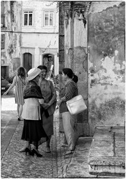 Ein kleiner Schwatz / in the Streets of Coimbra, Portugal