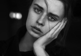  / ***