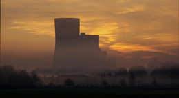 KRAFTWERK / Das E-on Kraftwerk in Datteln an einem frühen Morgen.