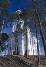 Heilig-Kreuz-Kirche / ***