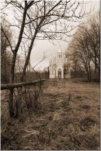 Katholische Kirche in Bahushevich (4) / ***