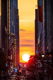 Manhattanhenge / ***