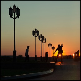 Chasing the Sun / ***