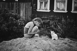 Mädchen und Kitten / ***