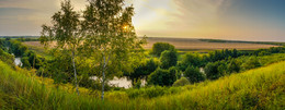 Sonnenuntergang über dem Fluss / ***