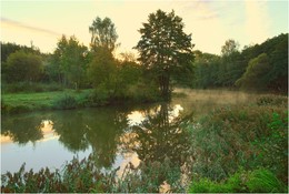 Sonnenaufgang über dem Fluss / ***