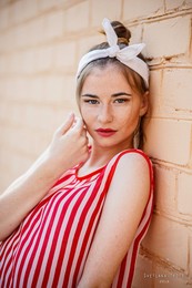  / ***