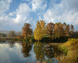 Herbst sonnigen Tag. / ***