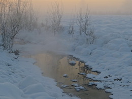 Sonnenaufgang über dem Fluss / ***