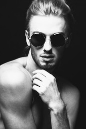 Vitaly / ***