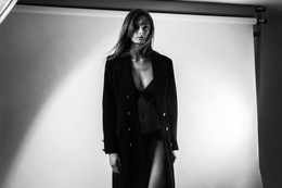 Backstage / ***