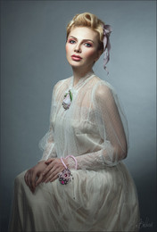  / Md: Maria Klochkova
Make up & hair: Irina Nersesyan
Dress: Diana Pavlovskaya
Jewelry designer: Zoya Chislova