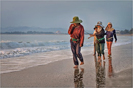 Vietnamese fishermen / ***