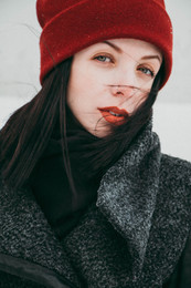  / ***