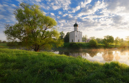 Kirche der Fürbitte auf dem Nerl / ***