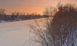 Sonnenuntergang auf dem Fluss Oka / ***