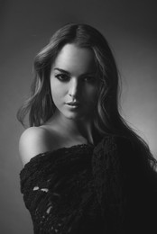  / ***
