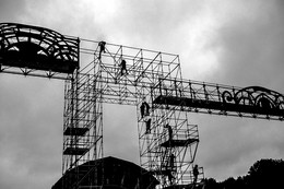 Construction / ***