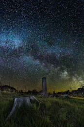 Nacht am Dreisessel / Composing
Die Landschaft ist am Tag entstanden. Die Milchstraße ist ein Ausschnitt eines Panoramas welches aus 10 Hochformat-Bildern besteht.