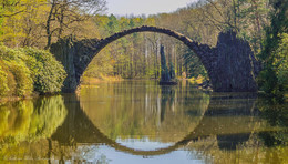 Über sieben Brücken musst du gehen ......... / In einer Bauzeit von etwa 10 Jahren wurde diese Brücke ab dem Jahr 1860 errichtet , heute ist sie ein beliebtes Foto Motiv . Betreten ist aber streng verboten .