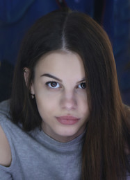  / ***