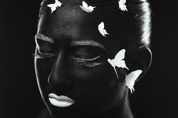 B&W / ***