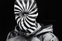 B&W / ***
